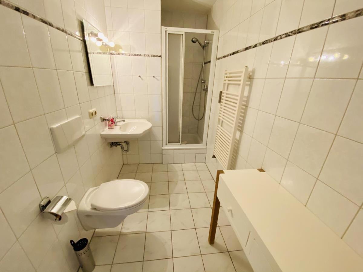 Ferienwohnung Mond, am Warnemünder Kirchenplatz Rostock Exterior foto