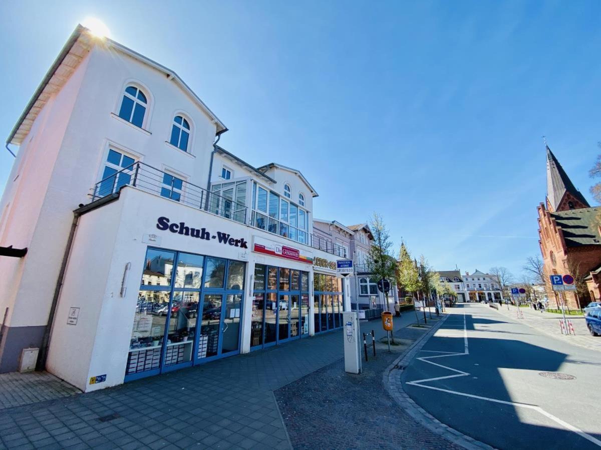 Ferienwohnung Mond, am Warnemünder Kirchenplatz Rostock Exterior foto